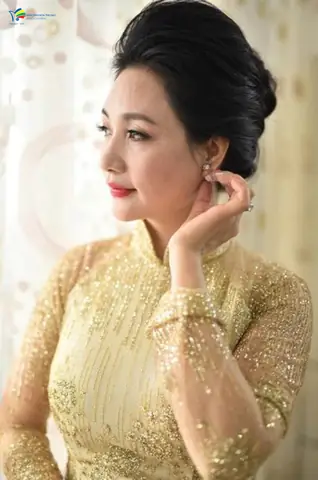 Kiểu Tóc Mẹ Cô Dâu Đẹp: Tuyển Tập Xu Hướng Sang Trọng & Quyến Rũ