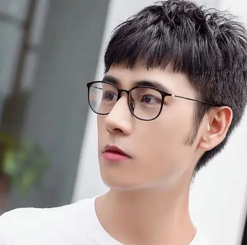 Top 15 Kiểu Tóc Nam Đeo Kính Hợp Mọi Khuôn Mặt Giúp Bạn Thêm Lịch Lãm & Tri Thức