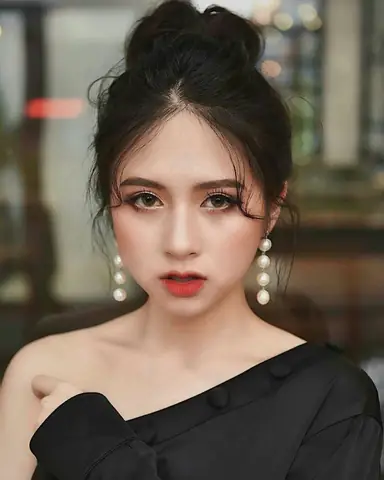 Top Kiểu Tóc Dự Tiệc Sang Chảnh & Cách Trang Điểm Hoàn Hảo Cho Nàng