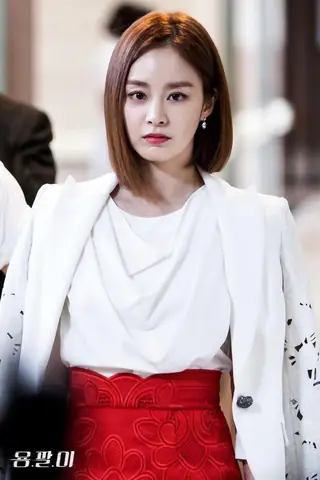 Kim Tae Hee Tóc Ngắn: Phong Cách "nữ Tổng Tài" Gây Sốt & Bí Quyết "hack Tuổi" Thần Sầu Kim Tae Hee Tóc Ngắn: Phong Cách "nữ Tổng Tài" Gây Sốt & Bí Quyết "hack Tuổi" Thần Sầu