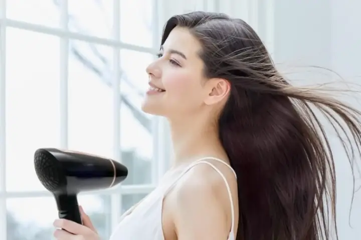 Kinh Nghiệm Mua Máy Sấy Tóc: Chọn Đúng Loại, Sấy Nhanh, Tóc Bền Đẹp