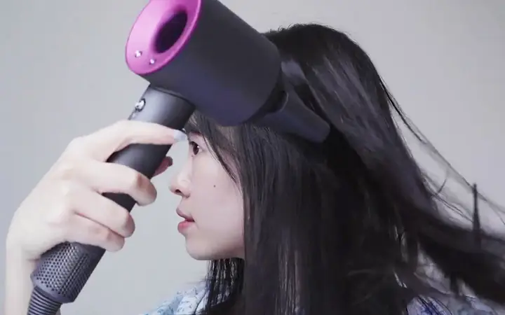 Bí Quyết Làm Thẳng Tóc Bằng Máy Sấy Tại Nhà: Tóc Suôn Mượt Chuẩn Salon