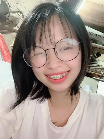 Lỡ Cắt Tóc Ngắn Xấu Quá: Bí Quyết "cứu Nguy" Và Tái Tạo Phong Cách Tự Tin Lỡ Cắt Tóc Ngắn Xấu Quá: Bí Quyết "cứu Nguy" Và Tái Tạo Phong Cách Tự Tin
