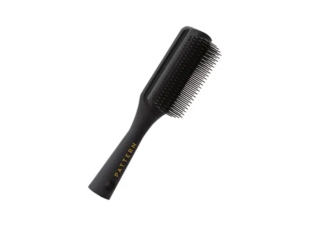 Lược Răng Thưa Chải Tóc Xoăn: Bí Quyết Giữ Nếp Tóc Chuẩn Salon Tại Nhà Lược Răng Thưa Chải Tóc Xoăn: Bí Quyết Giữ Nếp Tóc Chuẩn Salon Tại Nhà