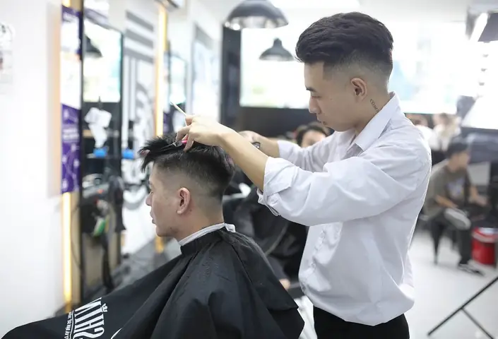 Lương Thợ Cắt Tóc 30shine: Thu Nhập Bao Nhiêu? Cơ Hội Phát Triển Nghề Nghiệp?