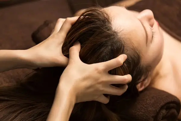 Massage Da Đầu Trị Rụng Tóc: Bí Quyết Giảm Rụng & Kích Thích Mọc Tóc Hiệu Quả Tại Nhà Massage Da Đầu Trị Rụng Tóc: Bí Quyết Giảm Rụng & Kích Thích Mọc Tóc Hiệu Quả Tại Nhà