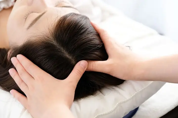 Massage Da Đầu Trị Rụng Tóc: Bí Quyết Giảm Rụng & Kích Thích Mọc Tóc Hiệu Quả Tại Nhà Massage Da Đầu Trị Rụng Tóc: Bí Quyết Giảm Rụng & Kích Thích Mọc Tóc Hiệu Quả Tại Nhà