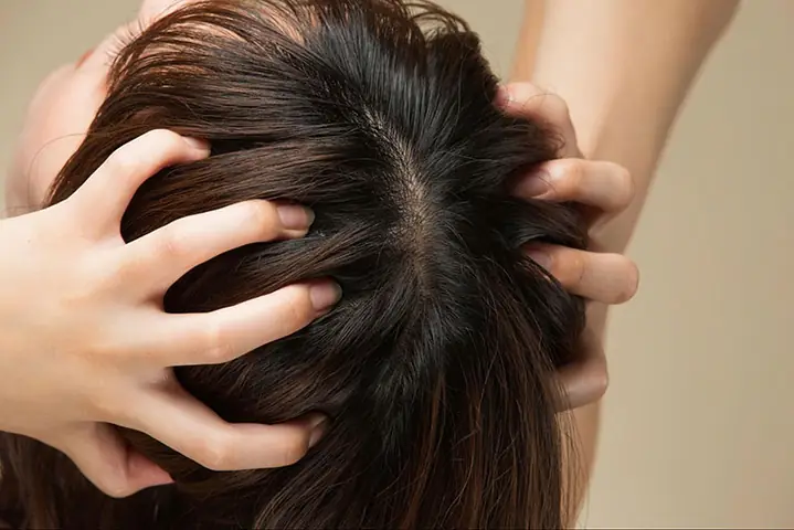 Massage Da Đầu Trị Rụng Tóc: Bí Quyết Giảm Rụng & Kích Thích Mọc Tóc Hiệu Quả Tại Nhà Massage Da Đầu Trị Rụng Tóc: Bí Quyết Giảm Rụng & Kích Thích Mọc Tóc Hiệu Quả Tại Nhà