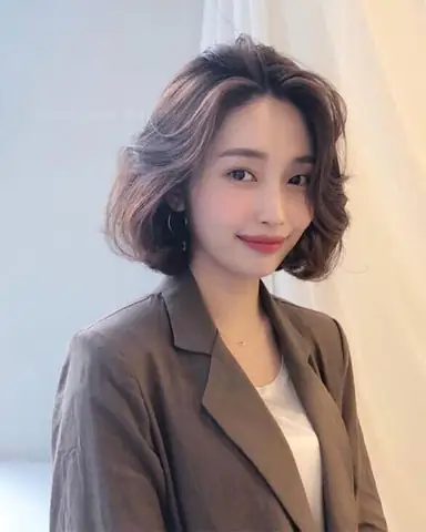 Top Mẫu Tóc Bob Uốn Xoăn Đẹp Nhất 2026: Hướng Dẫn Chọn Kiểu Phù Hợp Mọi Khuôn Mặt Top Mẫu Tóc Bob Uốn Xoăn Đẹp Nhất 2026: Hướng Dẫn Chọn Kiểu Phù Hợp Mọi Khuôn Mặt