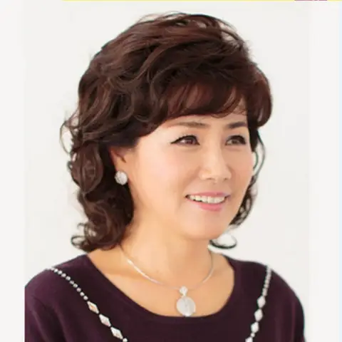 Mẫu Tóc Xoăn Ngắn Đẹp, Trẻ Trung Cho Người Già: Lựa Chọn Hoàn Hảo Cho Mọi Độ Tuổi