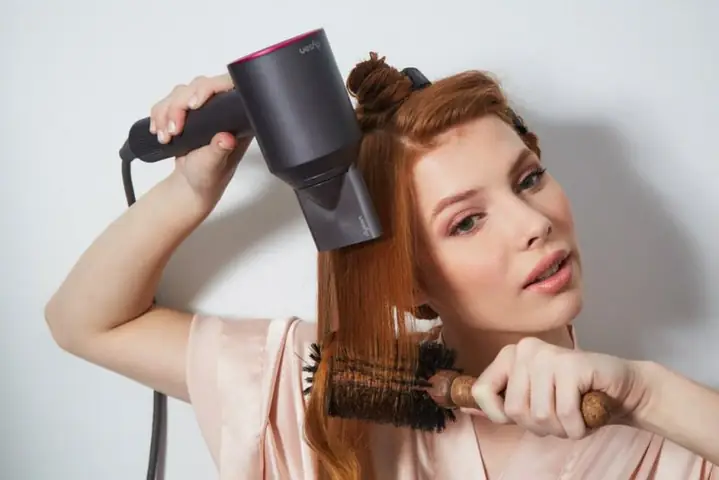 Máy Sấy Tóc Tạo Kiểu: Bí Quyết Sở Hữu Mái Tóc Chuẩn Salon Tại Nhà Máy Sấy Tóc Tạo Kiểu: Bí Quyết Sở Hữu Mái Tóc Chuẩn Salon Tại Nhà