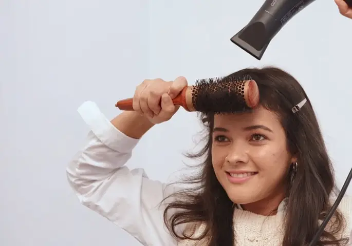 Bí Quyết Làm Phồng Chân Tóc Bằng Máy Sấy Chuẩn Salon Tại Nhà