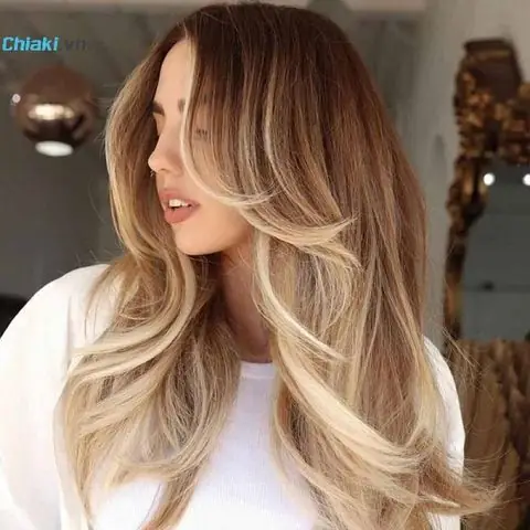 Mơ Thấy Nhuộm Tóc Vàng: Ý Nghĩa Giấc Mơ, Điềm Báo Tốt Xấu & Con Số May Mắn Theo Chuyên Gia