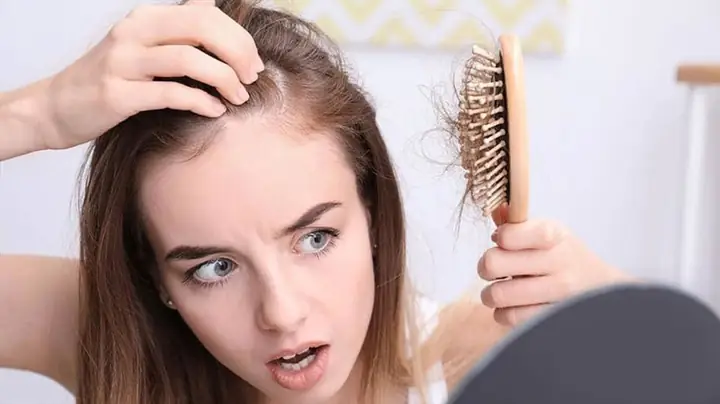 Nguyên Nhân Rụng Tóc Nhiều Ở Nữ Giới: Nhận Biết & Khắc Phục Hiệu Quả
