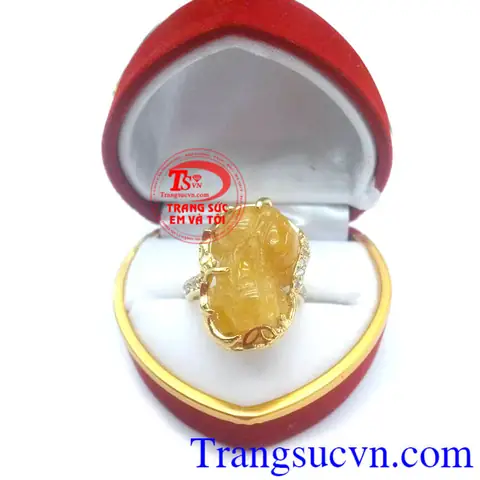 Nhẫn Tỳ Hưu Đá Thạch Anh Tóc Vàng: Ý Nghĩa, Công Dụng & Hướng Dẫn Chọn Mua Chuẩn Phong Thủy