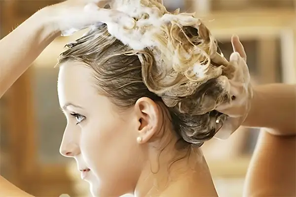 Nhuộm Tóc Bao Lâu Thì Được Gội Đầu? Bí Quyết Giữ Màu Tóc Bền Lâu