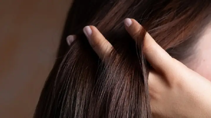 Phục Hồi Tóc Uốn: Bí Quyết Giữ Nếp Cong Tự Nhiên & Lấy Lại Mái Tóc Suôn Mượt