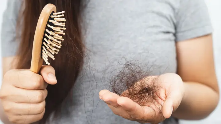 Rụng Tóc Nhiều Có Sao Không? Nguyên Nhân, Dấu Hiệu Nguy Hiểm & Cách Xử Lý Hiệu Quả Rụng Tóc Nhiều Có Sao Không? Nguyên Nhân, Dấu Hiệu Nguy Hiểm & Cách Xử Lý Hiệu Quả