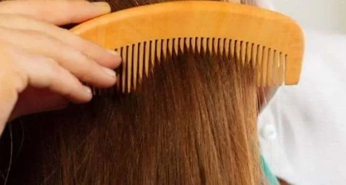 Giải Mã Kiêng Kỵ: Tại Sao Không Nên Chải Tóc Trên Xe?