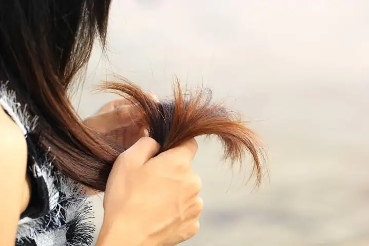 Tóc Bị Chẻ Ngọn: 9 Nguyên Nhân Phổ Biến & Cách Khắc Phục Hiệu Quả