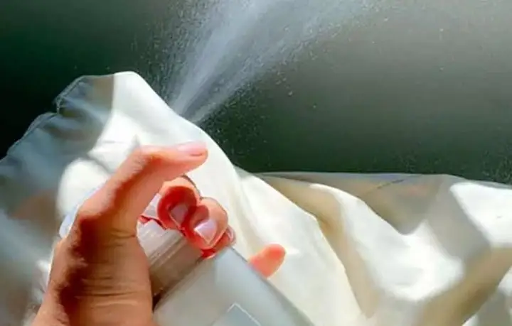 Tẩy Sạch Thuốc Nhuộm Tóc Dính Trên Quần Áo Màu: Bí Quyết Hiệu Quả & An Toàn Tẩy Sạch Thuốc Nhuộm Tóc Dính Trên Quần Áo Màu: Bí Quyết Hiệu Quả & An Toàn