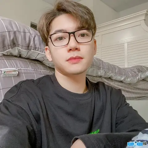 Anh Tóc Xanh Và Anh Bốn Mắt: Hé Lộ Danh Tính Thật Và Sự Thật Đằng Sau Các Kênh Youtube Triệu View
