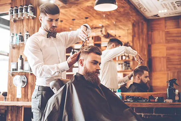 Thợ Cắt Tóc Tiếng Anh Là Gì? Phân Biệt Barber, Hairdresser & Hair Stylist Thợ Cắt Tóc Tiếng Anh Là Gì? Phân Biệt Barber, Hairdresser & Hair Stylist