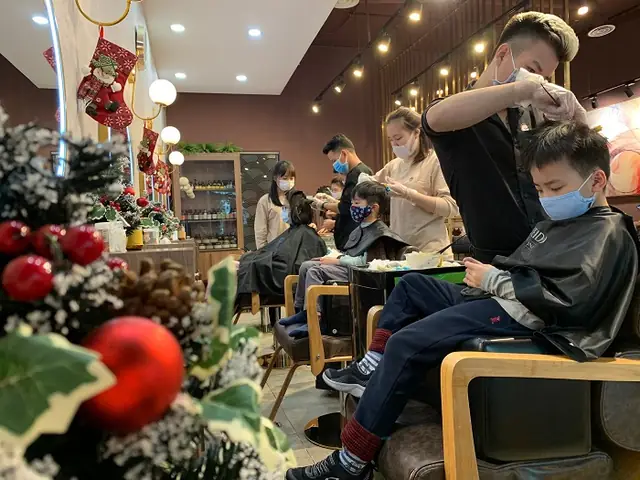 Thuốc Uốn Tóc An Toàn Cho Bé: Lựa Chọn Nào Tốt Nhất & Lưu Ý Quan Trọng Thuốc Uốn Tóc An Toàn Cho Bé: Lựa Chọn Nào Tốt Nhất & Lưu Ý Quan Trọng