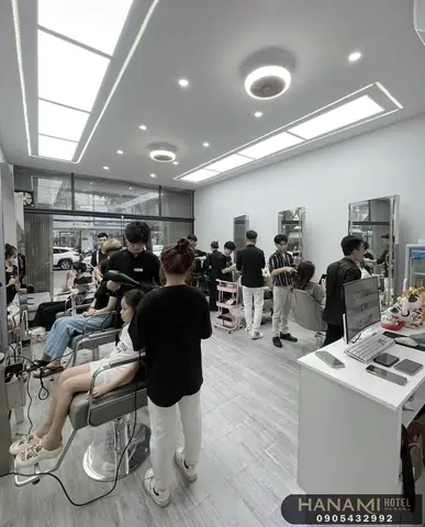 Top 10+ Tiệm Làm Tóc Nữ Đẹp Giá Rẻ Tại Đà Nẵng: Chọn Địa Chỉ Chuẩn Phong Cách