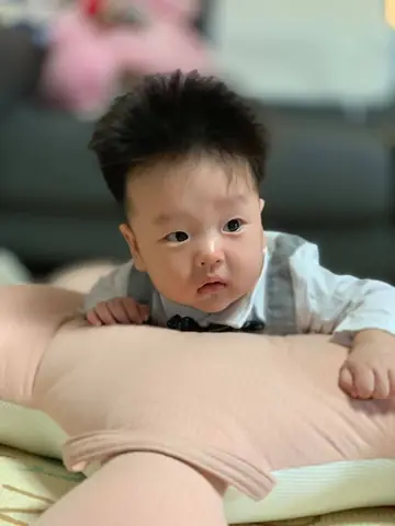Tóc Bé Bị Dựng Ngược: Nguyên Nhân, Cách Khắc Phục Hiệu Quả & Lời Khuyên Từ Chuyên Gia