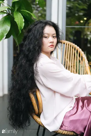 Bí Quyết Xử Lý Tóc Bị Xù Tự Nhiên Mượt Mà Chuẩn Salon Tại Nhà