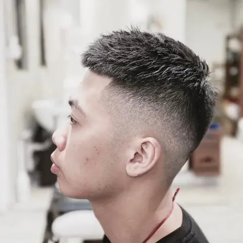 Tóc Cạo Trắng 2 Bên: Hướng Dẫn Kiểu Mẫu Phổ Biến & Bí Quyết Chăm Sóc Cho Phái Mạnh Tóc Cạo Trắng 2 Bên: Hướng Dẫn Kiểu Mẫu Phổ Biến & Bí Quyết Chăm Sóc Cho Phái Mạnh