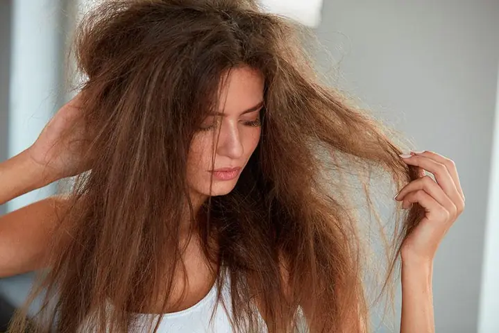 Tóc Cháy Nắng Có Màu Gì? Dấu Hiệu & Cách Phục Hồi Hiệu Quả