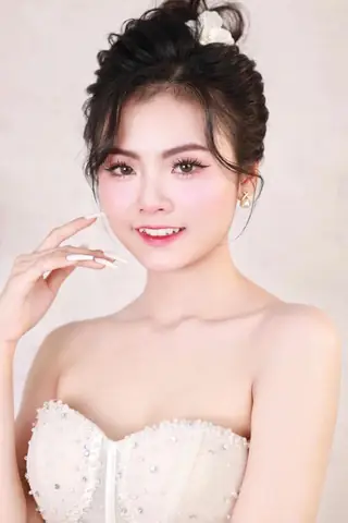 Tổng Hợp Các Kiểu Tóc Cô Dâu Búi Cao Đẹp Nhất: Bí Quyết Tỏa Sáng Trong Ngày Cưới