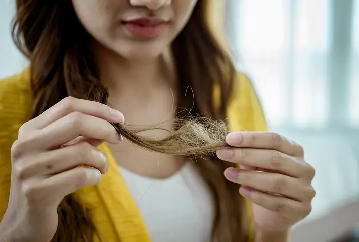 Tóc Hư Tổn Có Uốn Được Không? Giải Đáp Chi Tiết & Cách Phục Hồi An Toàn