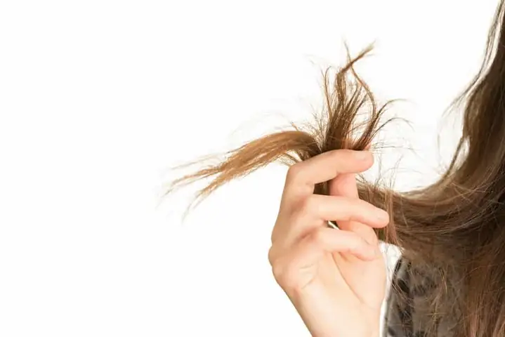 Tóc Hư Tổn Có Uốn Được Không? Giải Đáp Chi Tiết & Cách Phục Hồi An Toàn