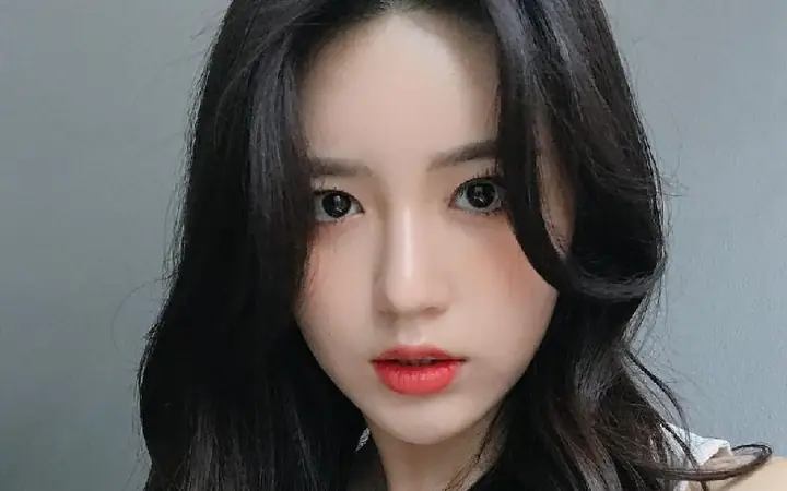 Tóc Khô Xơ Nên Nhuộm Màu Gì Để Tóc Mềm Mượt & Chắc Khỏe? Tóc Khô Xơ Nên Nhuộm Màu Gì Để Tóc Mềm Mượt & Chắc Khỏe?