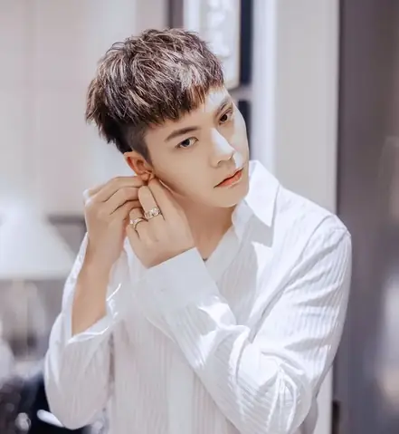 Top 10+ Kiểu Tóc Nam Không Cần Vuốt Keo Đẹp Tự Nhiên Mọi Phong Cách Top 10+ Kiểu Tóc Nam Không Cần Vuốt Keo Đẹp Tự Nhiên Mọi Phong Cách