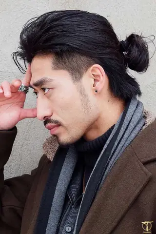 Tóc Man Bun Châu Á: Khám Phá Phong Cách Độc Đáo Cho Phái Mạnh Tóc Man Bun Châu Á: Khám Phá Phong Cách Độc Đáo Cho Phái Mạnh
