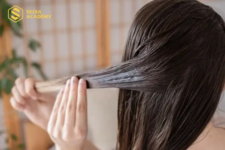 Tóc Mới Duỗi Bị Cong: Nguyên Nhân, Cách Xử Lý Hiệu Quả Tại Nhà & Bảo Vệ Tóc Mới Duỗi Bị Cong: Nguyên Nhân, Cách Xử Lý Hiệu Quả Tại Nhà & Bảo Vệ