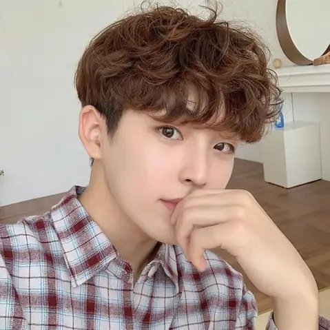 Tóc Nam Xoăn Gợn Sóng Nhẹ: Tuyển Tập Kiểu Dáng Hút Mắt & Cách Chăm Sóc Chuẩn Idol