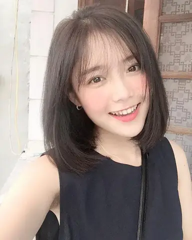 Bí Quyết Chọn Tóc Ngắn Hoàn Hảo Cho Bà Bầu Mặt Tròn: Vừa Xinh Vừa Tự Tin Bí Quyết Chọn Tóc Ngắn Hoàn Hảo Cho Bà Bầu Mặt Tròn: Vừa Xinh Vừa Tự Tin