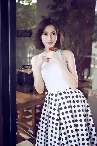Hoa Hậu Đặng Thu Thảo: Diện Mạo Trẻ Trung Và Quyến Rũ Với Kiểu Tóc Ngắn Mới Nhất