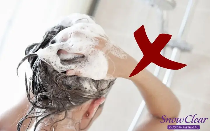 Tóc Uốn Bị Xù Phải Làm Sao? Bí Quyết Phục Hồi Tóc Mượt Mà Tại Nhà