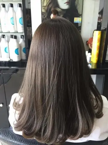 Tóc Uốn Đuôi Nhẹ Ngang Lưng: Bí Quyết Tạo Kiểu Cho Phái Đẹp Luôn Xinh Tóc Uốn Đuôi Nhẹ Ngang Lưng: Bí Quyết Tạo Kiểu Cho Phái Đẹp Luôn Xinh