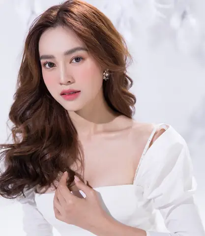 Tóc Uốn Đuôi Nhẹ Ngang Lưng: Bí Quyết Tạo Kiểu Cho Phái Đẹp Luôn Xinh Tóc Uốn Đuôi Nhẹ Ngang Lưng: Bí Quyết Tạo Kiểu Cho Phái Đẹp Luôn Xinh