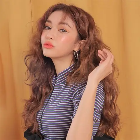Khám Phá Top Kiểu Tóc Uốn Gợn Sóng Trẻ Trung, Năng Động Phù Hợp Mọi Khuôn Mặt Khám Phá Top Kiểu Tóc Uốn Gợn Sóng Trẻ Trung, Năng Động Phù Hợp Mọi Khuôn Mặt
