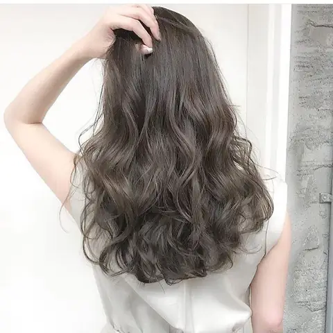 Tóc Uốn Tự Nhiên Hàn Quốc: Kiểu Dáng Nào Phù Hợp Cho Bạn?