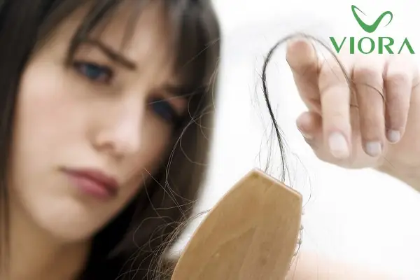 Tóc Vuốt Nhẹ Cũng Rụng Cả Nắm: Nguyên Nhân Và Cách Khắc Phục Hiệu Quả Tóc Vuốt Nhẹ Cũng Rụng Cả Nắm: Nguyên Nhân Và Cách Khắc Phục Hiệu Quả