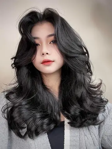 Tóc Xoăn Sóng Lơi Màu Đen: Hướng Dẫn Chi Tiết Từ A-z Cho Bạn Mái Tóc Mơ Ước